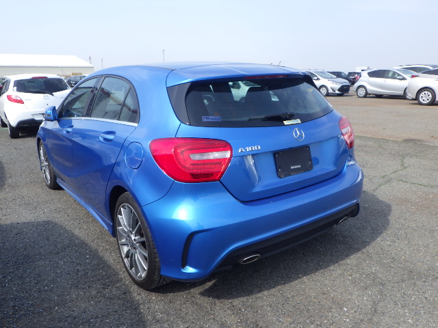 Mercedes-Benz A200 AMG Line photo 3