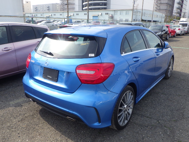 Mercedes-Benz A200 AMG Line photo 4