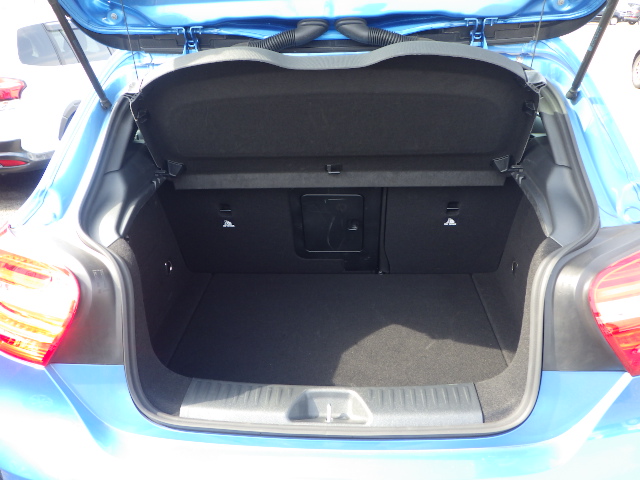 Mercedes-Benz A200 AMG Line photo 5