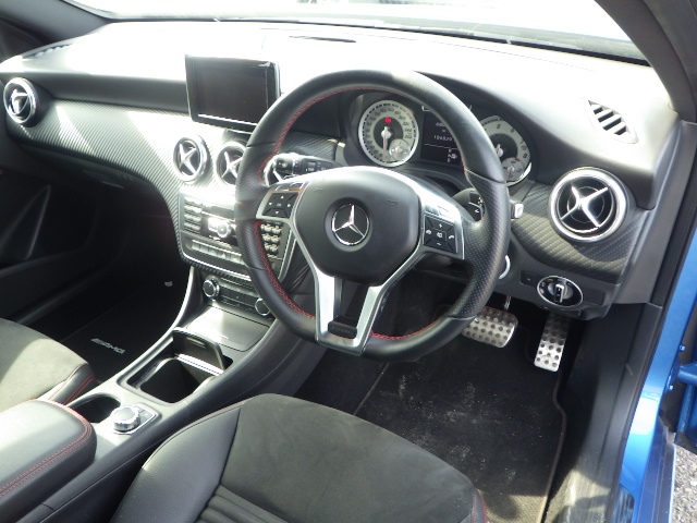 Mercedes-Benz A200 AMG Line photo 9