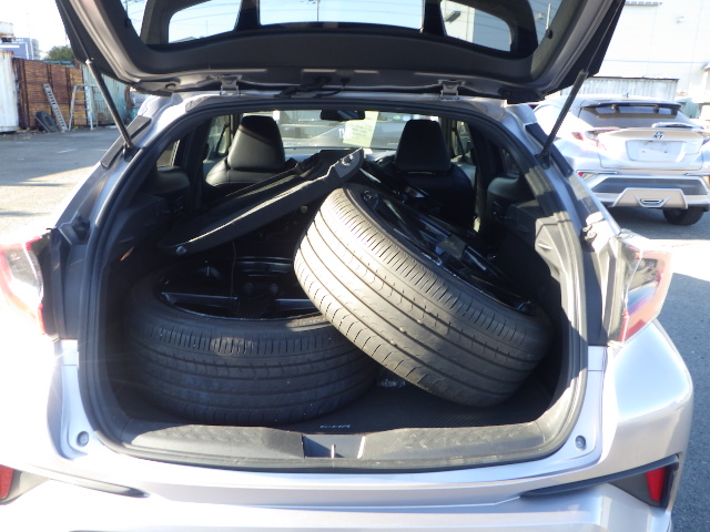 Toyota C-HR Hybrid photo 5